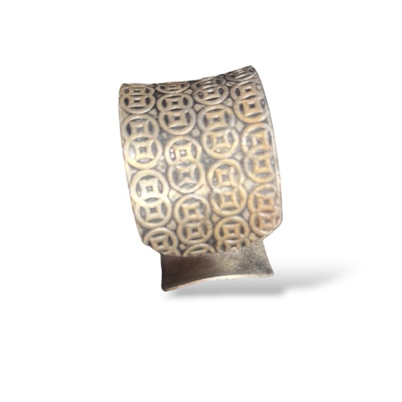 Miao Tribal 🪢 VTG, RARE Chinese Handmade silver cuff bracelet